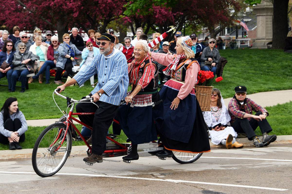 246 A bicycle built for three.JPG